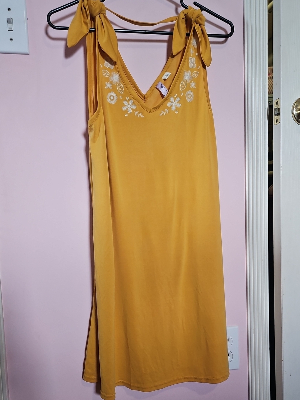 ALGO Yoga Mustard Yellow Embroidered V-Neck Tank